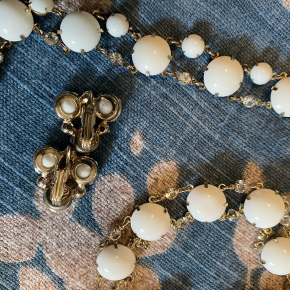 Vintage necklace, bracelet, clip-on earrings. Glass beads and rhinestones. - Picture 4 of 5